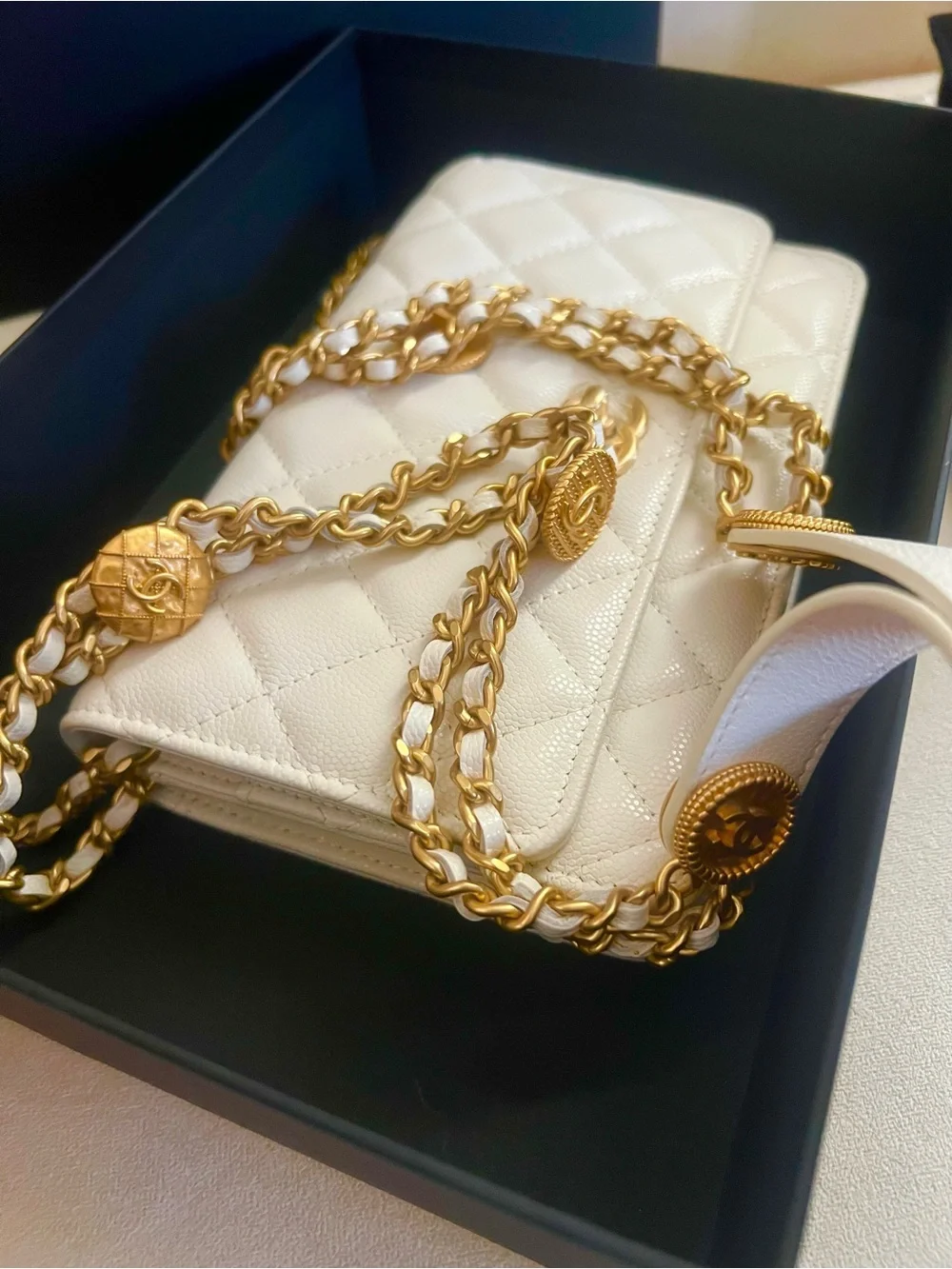NEW🔥Chanel Caviar Twist Your Buttons WOC Crossbody white GHW